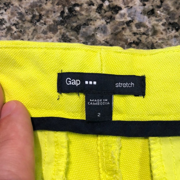 Gap Women’s Stretch Shorts - Neon Yellow - Size 2 - Picture 2 of 3
